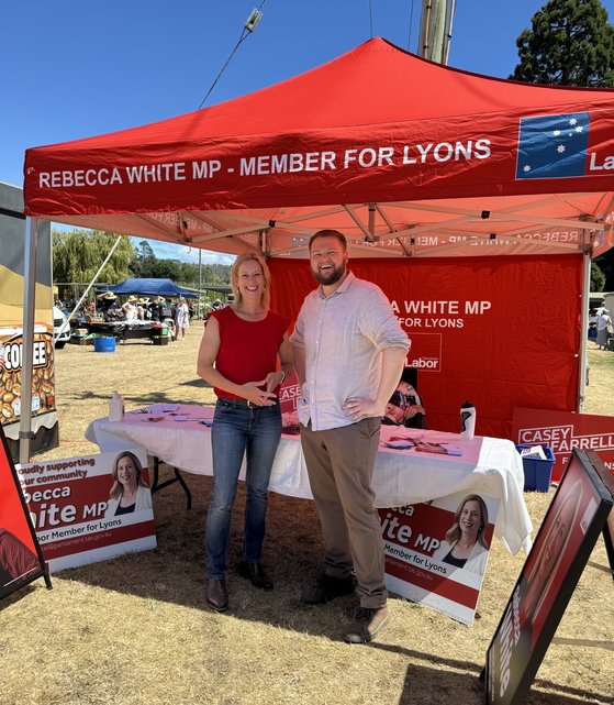 Casey and Rebecca White - Bushy Park Show